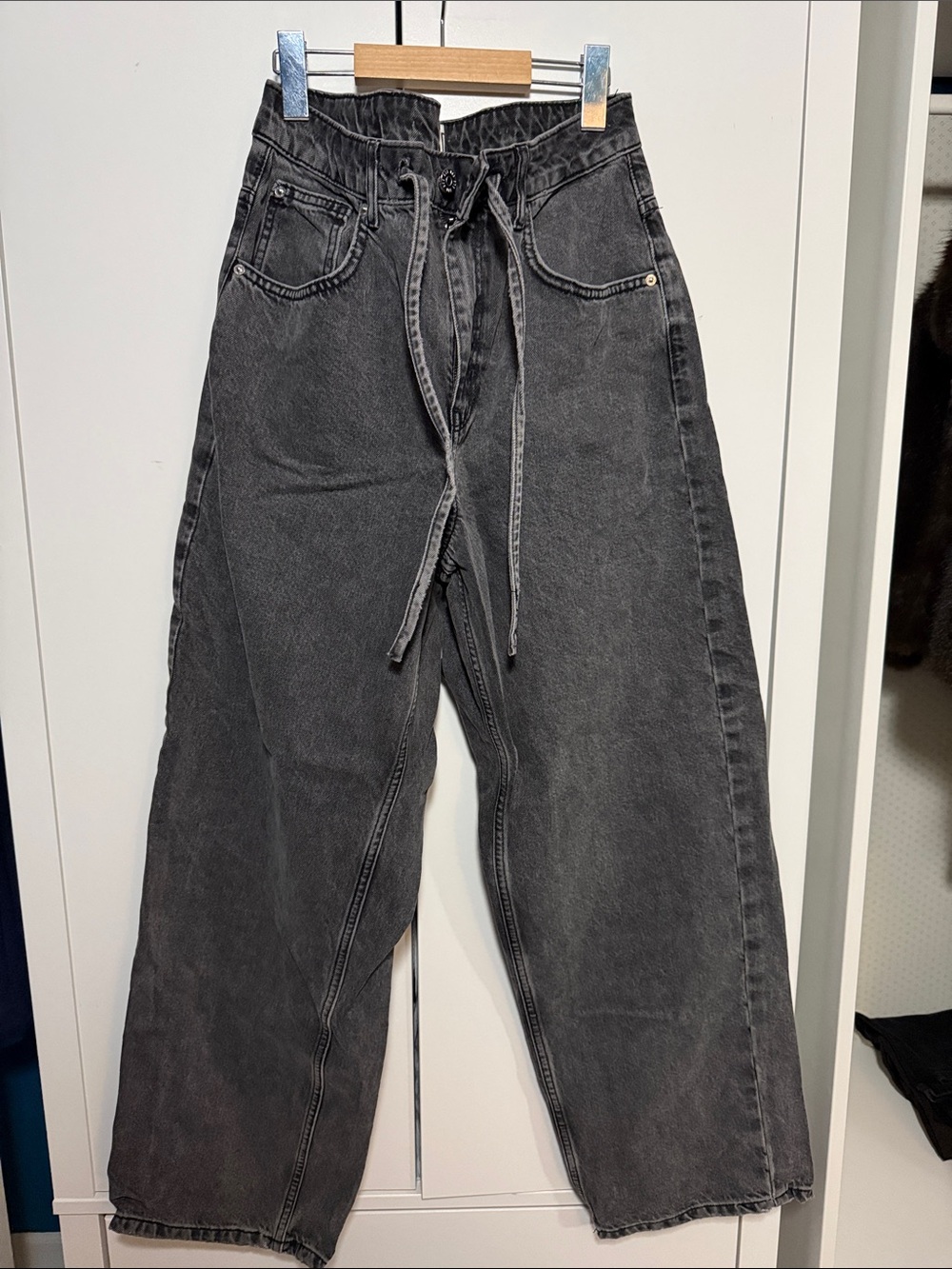 BDG Relaxed Wide-Leg Drawstring Jeans in Washed Black
